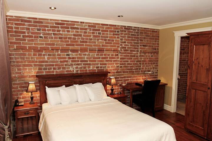 Room 32 of 42