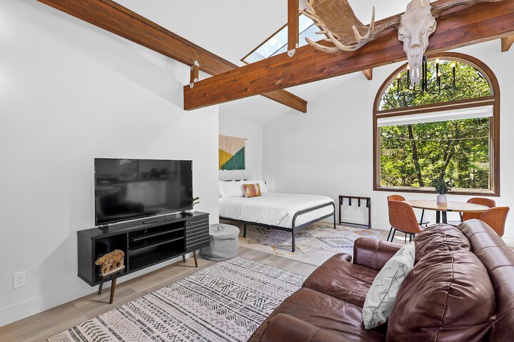 Basecamp Lodge
