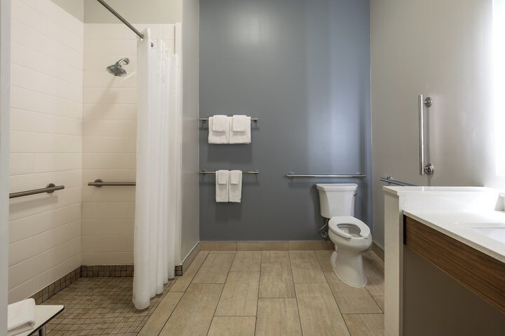 Holiday Inn Express & Suites Greenwood Mall by IHG