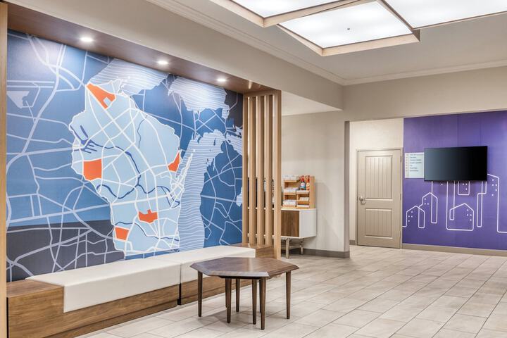 Holiday Inn Express & Suites Green Bay East by IHG