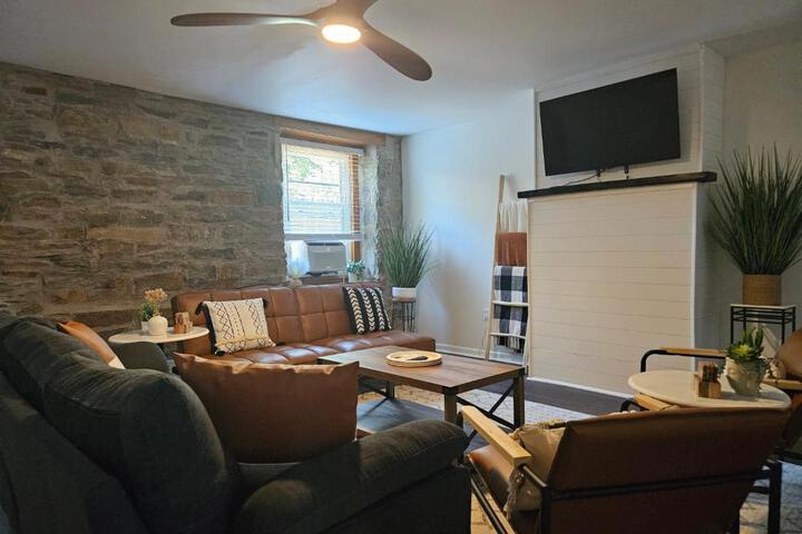 Cozy & Modern 3-Bed Retreat - 8 Mins to Bridge St