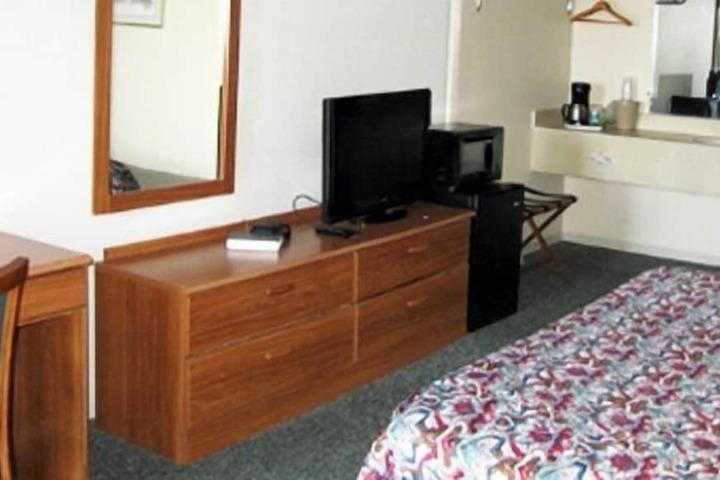 Room 10 of 17