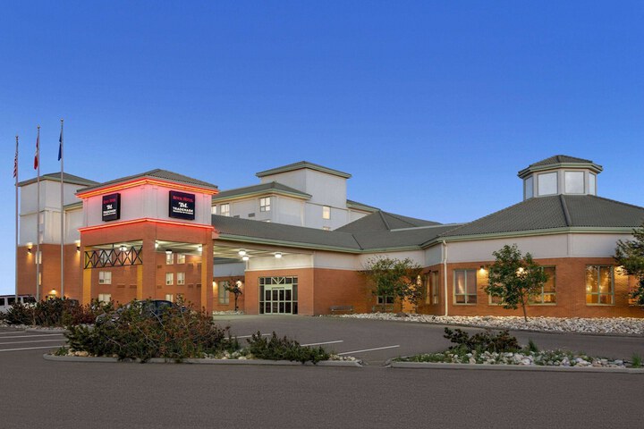 Royal Hotel Edmonton Airport Trademark Collection by Wyndham