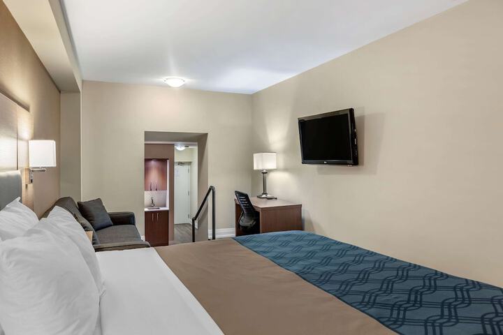Room 16 of 40