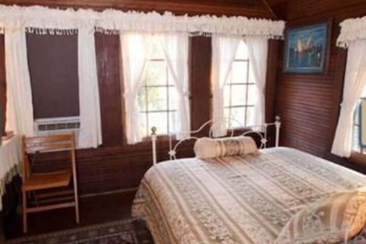 Spicer Castle Inn & Restaurant