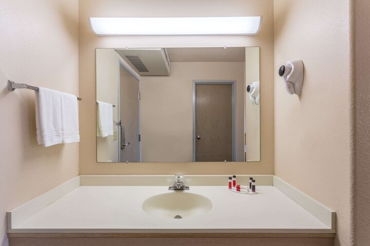 Room 12 of 15