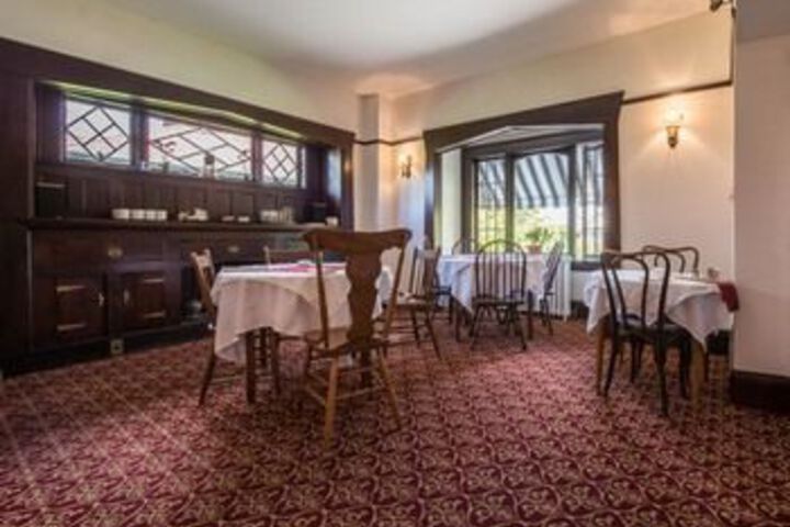 Oak Bay Guest House Bed & Breakfast