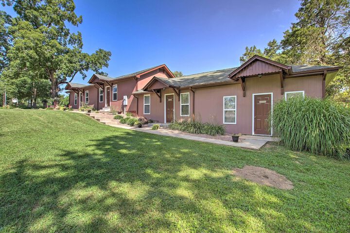 turtle Rock - Ironton Cabin w / Furnished Patio!