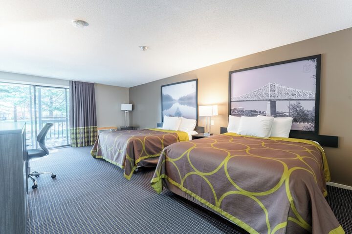 Super 8 by Wyndham Gananoque / Country Squire Resort