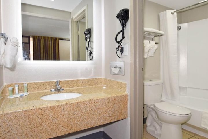 Room 5 of 21