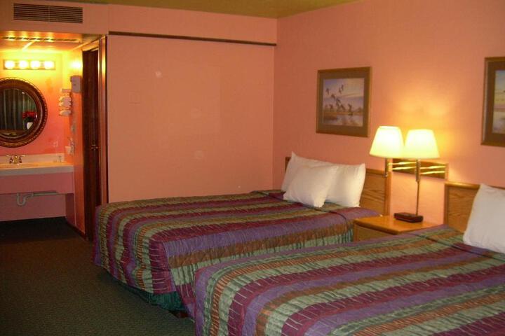 83 motel