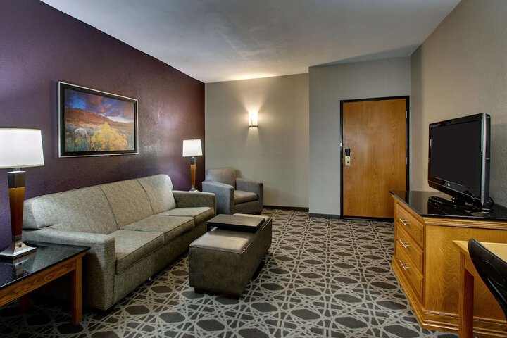 Room 28 of 77