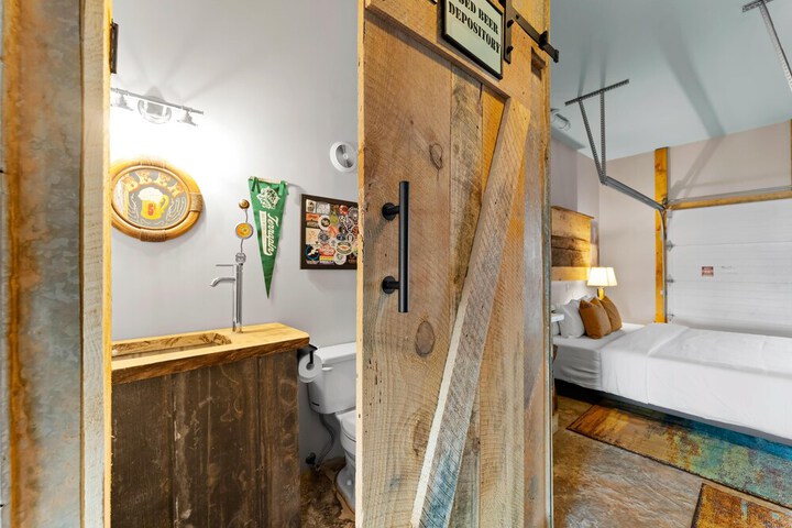 Nancy Key W / pool Wine Cave, Optional Boat Rental