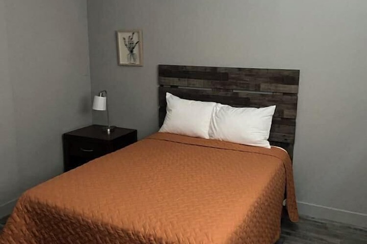 Room 17 of 28