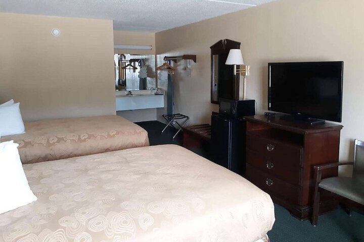 Room 13 of 28