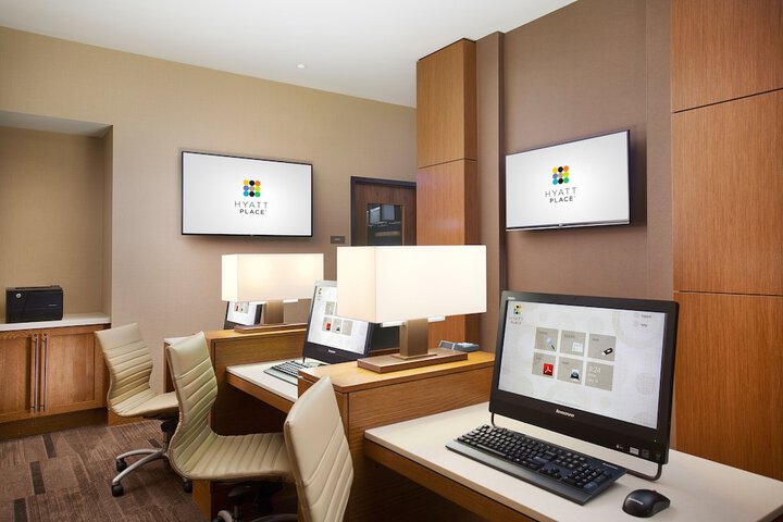 Business Center 34 of 36