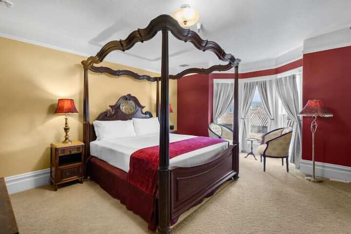 Room 46 of 100