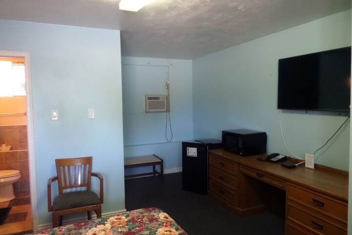 Room 25 of 43