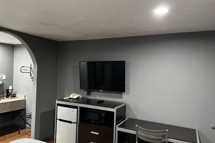 Room 11 of 12