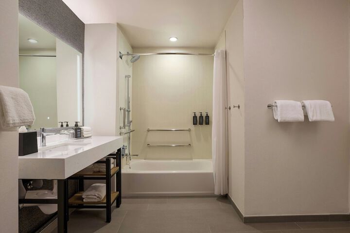 Sheraton Grand Sacramento Hotel