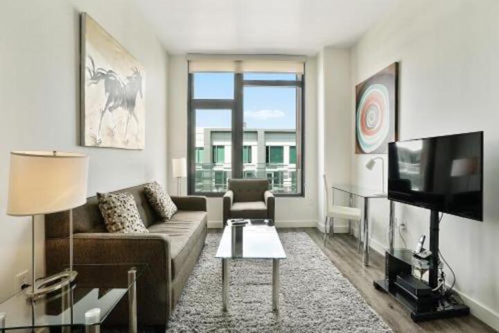 Global Luxury Suites on Folsom Street