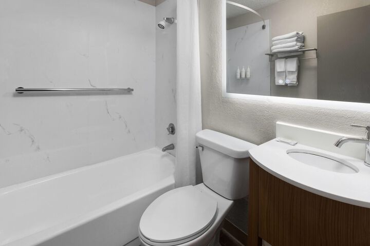 Days Inn by Wyndham Pierre
