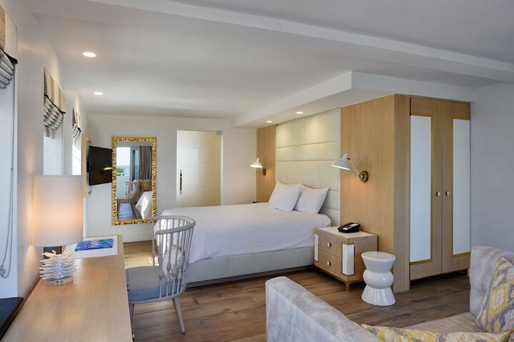 Room 12 of 32