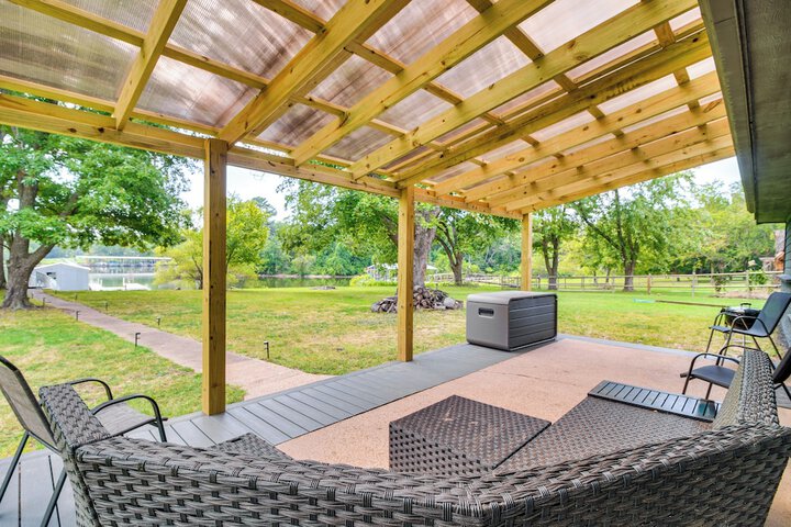 On-site Lake Access: Pet-friendly Vinita Home