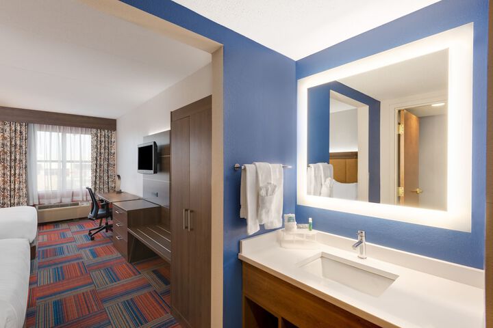 Room 13 of 25