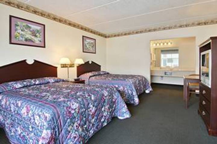 Red Rose Inn & Suites