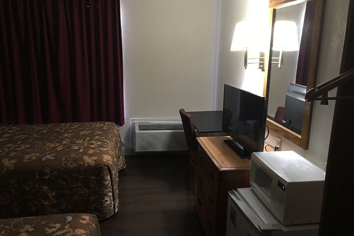 Room 28 of 35