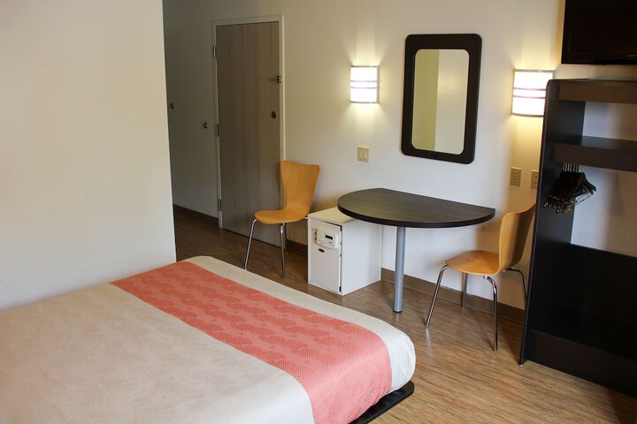 Room 28 of 37