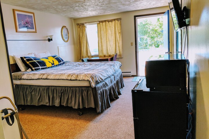 Room 25 of 38