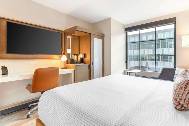 Room 34 of 79