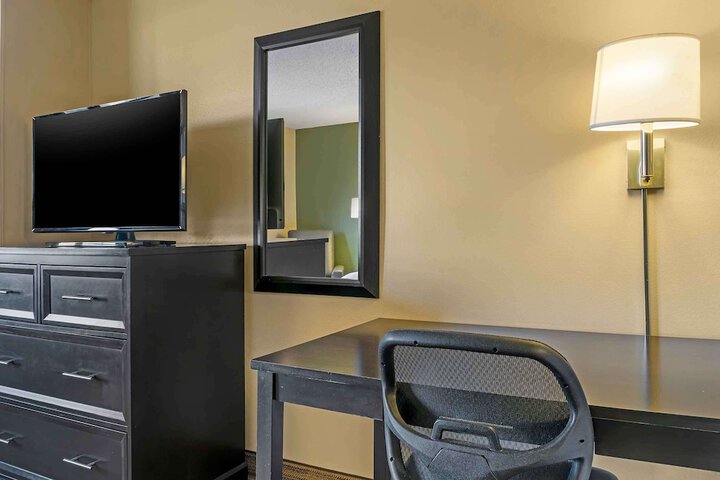 Room 19 of 28