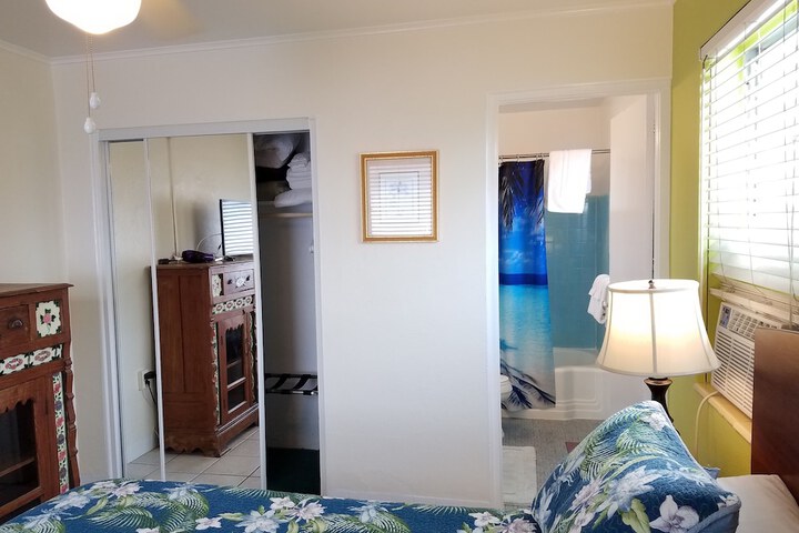 Room 24 of 218