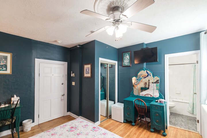 Room 43 of 71