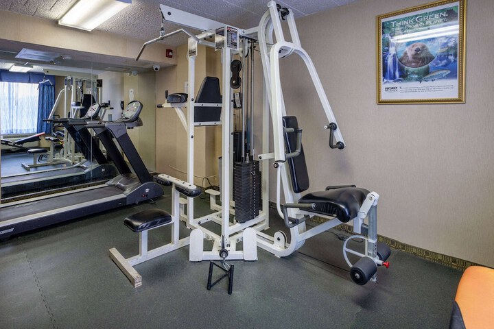 Days Hotel by Wyndham North Bergen / NYC Area