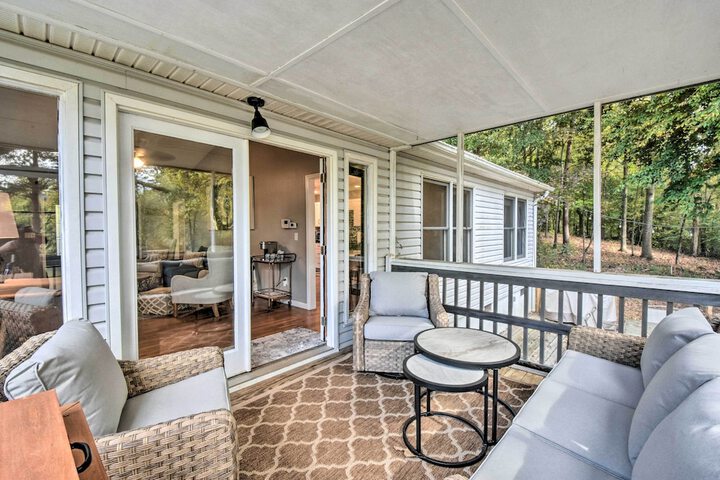 Lakefront Westminster Retreat w / Boat Dock!