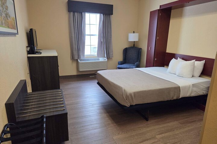 Quality Inn & Suites Bellville - Mansfield