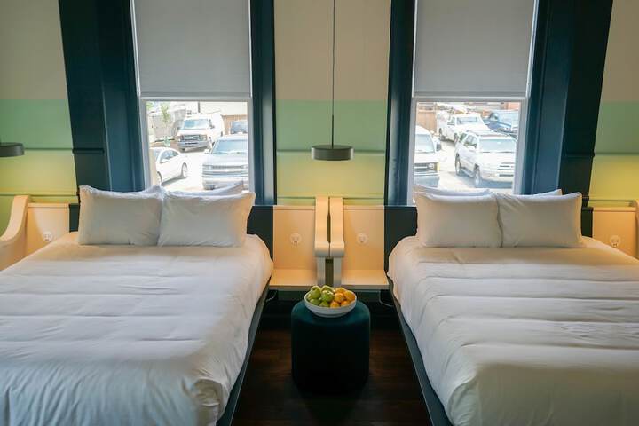 Room 105 of 195