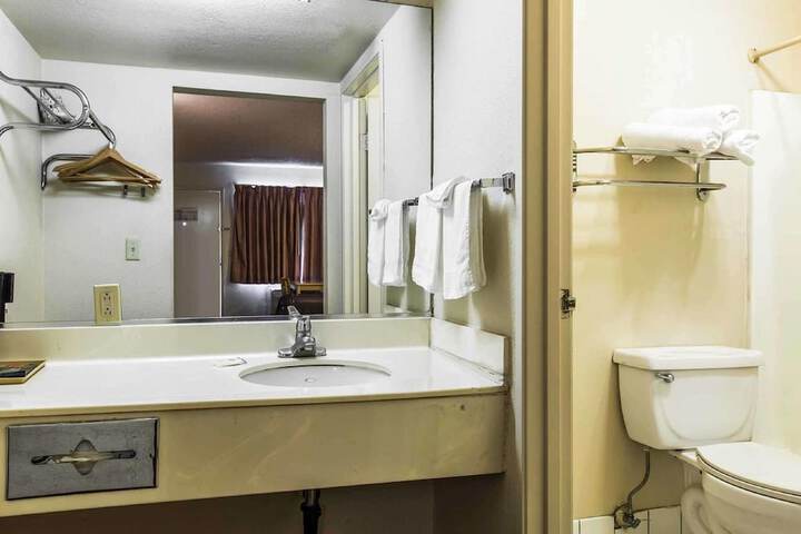 Room 15 of 15