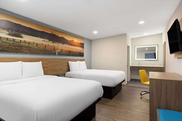 Room 33 of 40