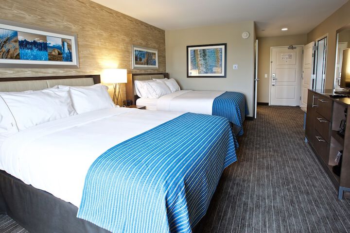 Holiday Inn Express Fargo SW - I-94 Medical Center by IHG