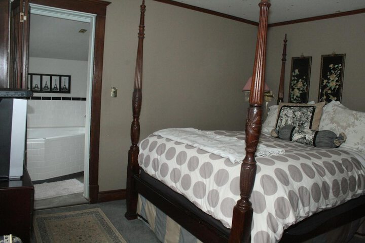 Room 22 of 37