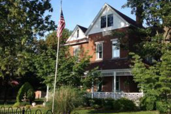 Victorian House Bed & Breakfast