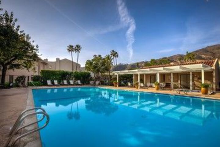 Modern 3Br Malibu Condo Pool Ocean Views Minutes to Beaches by RedAwni