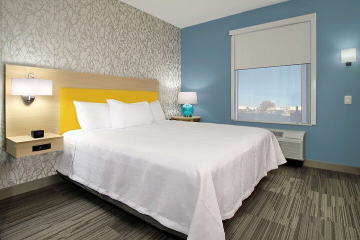 Days Inn & Suites by Wyndham Beaumont West / I-10 & Walden