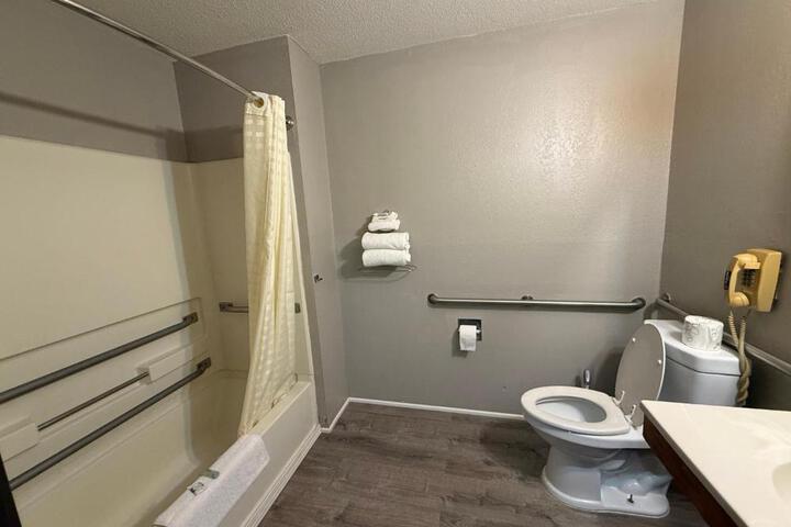 Coldwater Inn & Suites near I 69