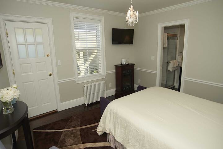 Room 107 of 183